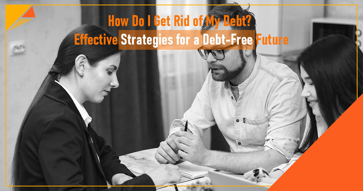 a-finance-expert-advising-customers-on-debt-and-finance